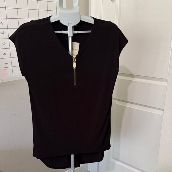Carmen Marc Valvo Black V-Neck Blouse - Picture 1 of 8